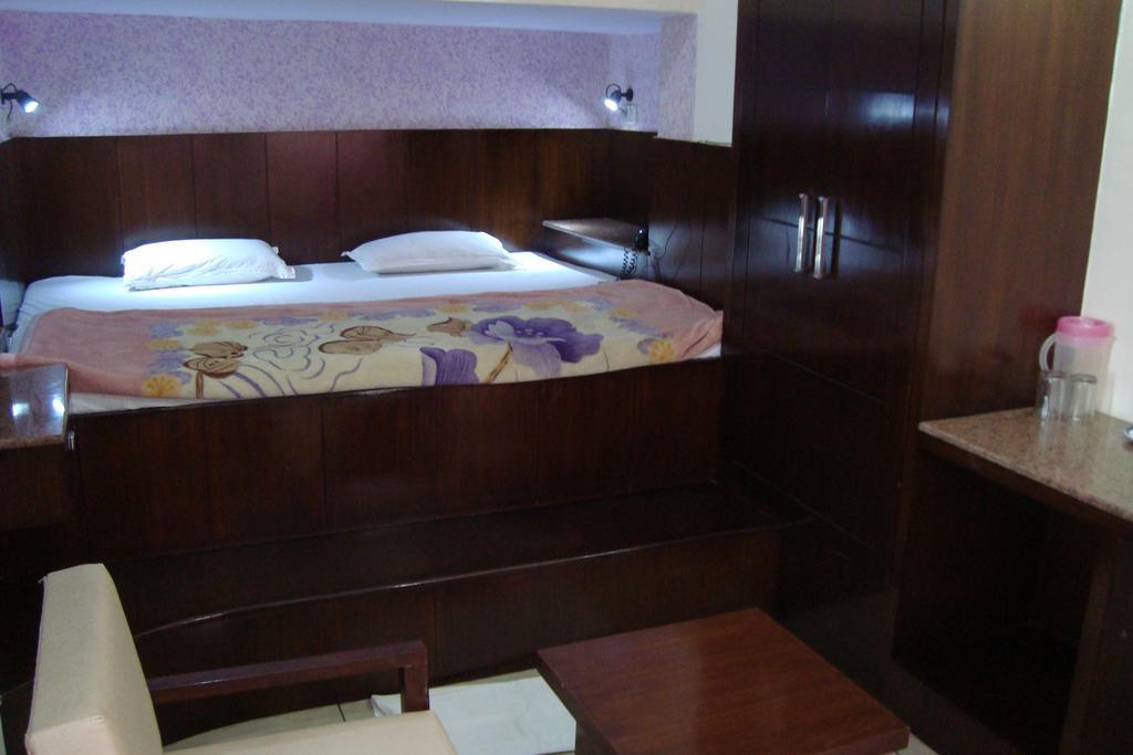 Hotel Dawat Palace Agra  Szoba fotó
