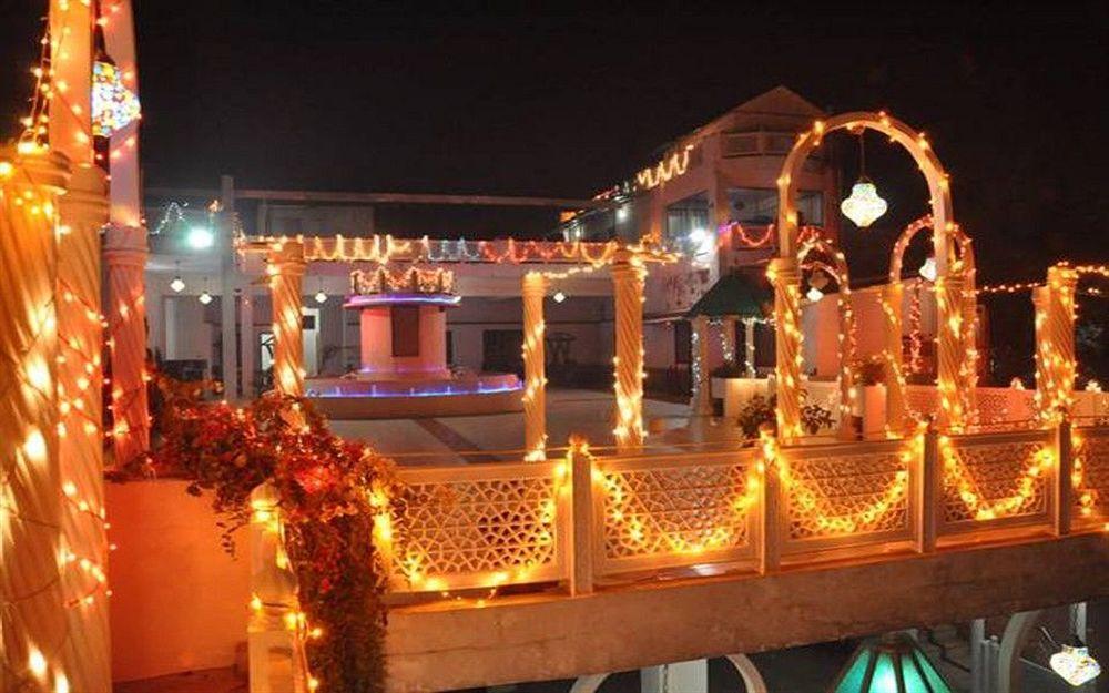 Hotel Dawat Palace Agra  Kültér fotó