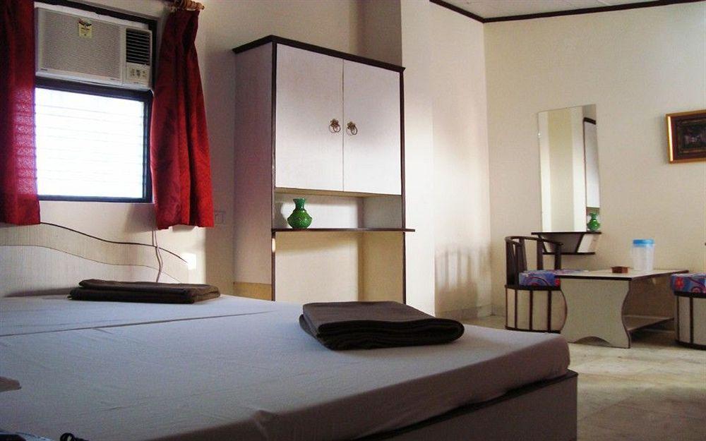 Hotel Dawat Palace Agra  Kültér fotó