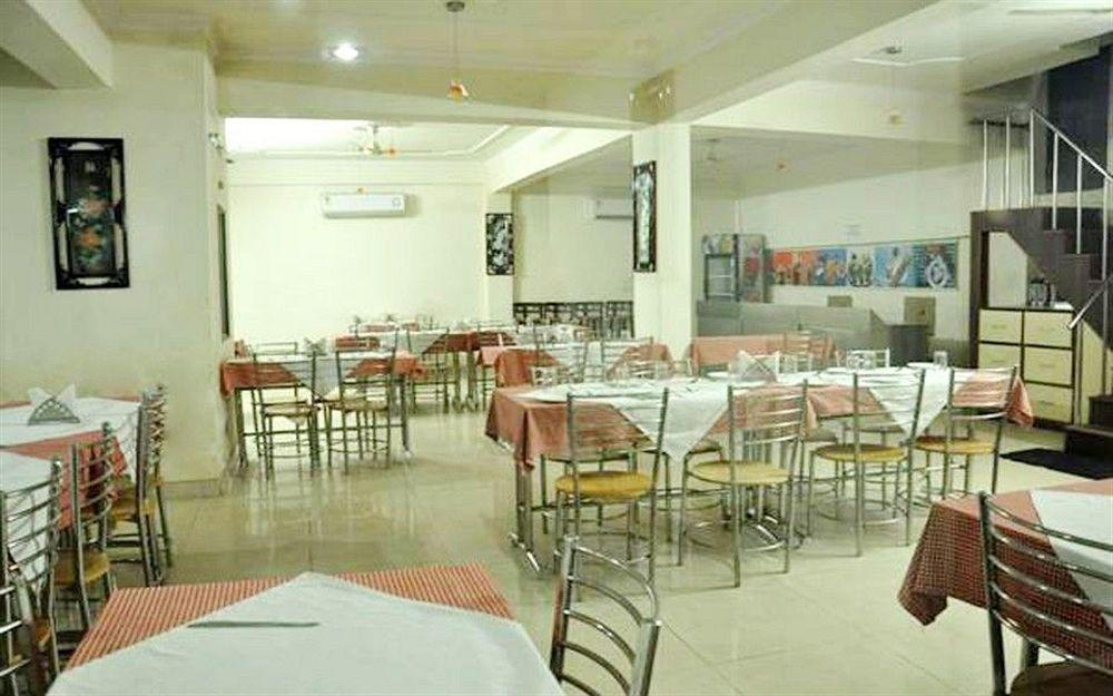 Hotel Dawat Palace Agra  Kültér fotó