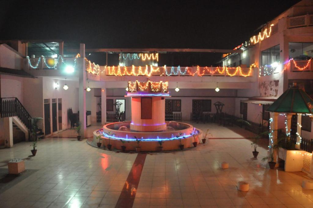 Hotel Dawat Palace Agra  Kültér fotó