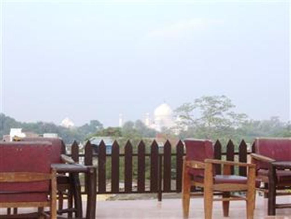 Hotel Dawat Palace Agra  Kültér fotó