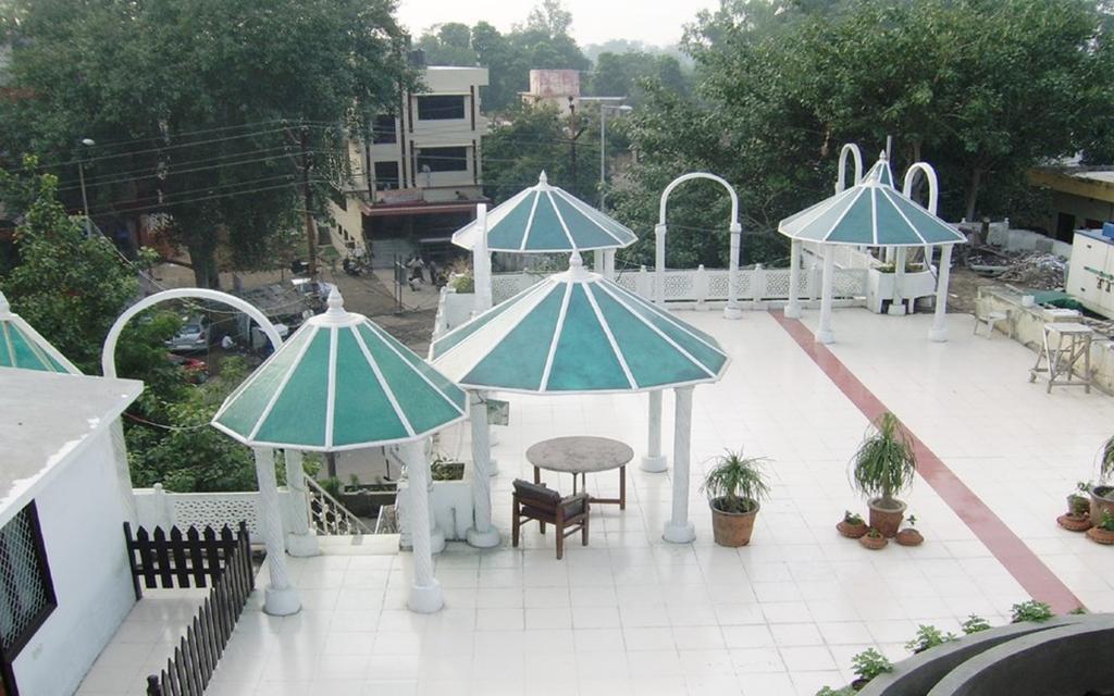 Hotel Dawat Palace Agra  Kültér fotó