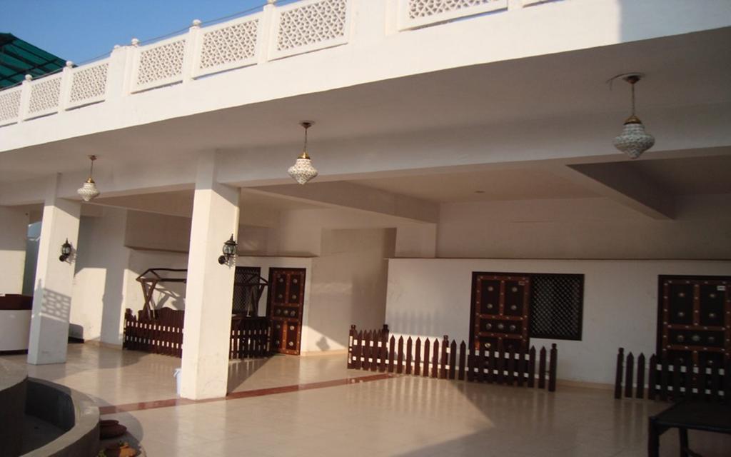 Hotel Dawat Palace Agra  Kültér fotó
